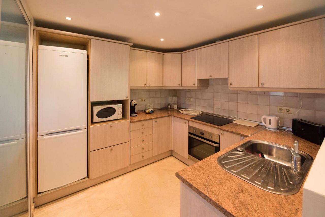 Spacious Flat With Pool In Appartement
